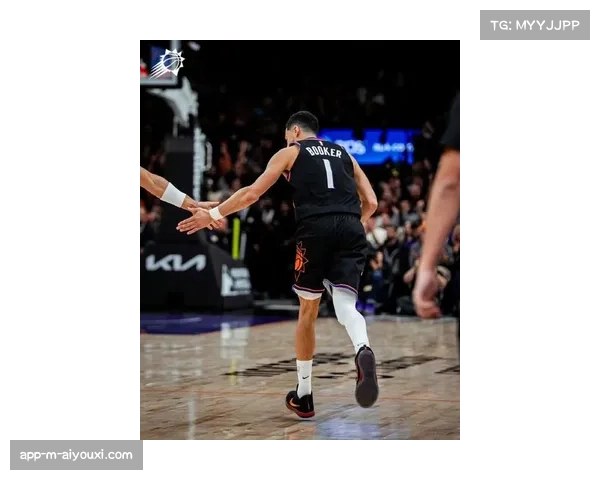 布克35分扛起太阳进攻大旗 得分后卫在球队困境中持续输出