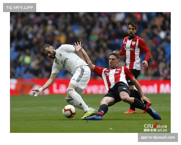 皇马边后卫助攻幅度大 但回防不及时留下身后空当